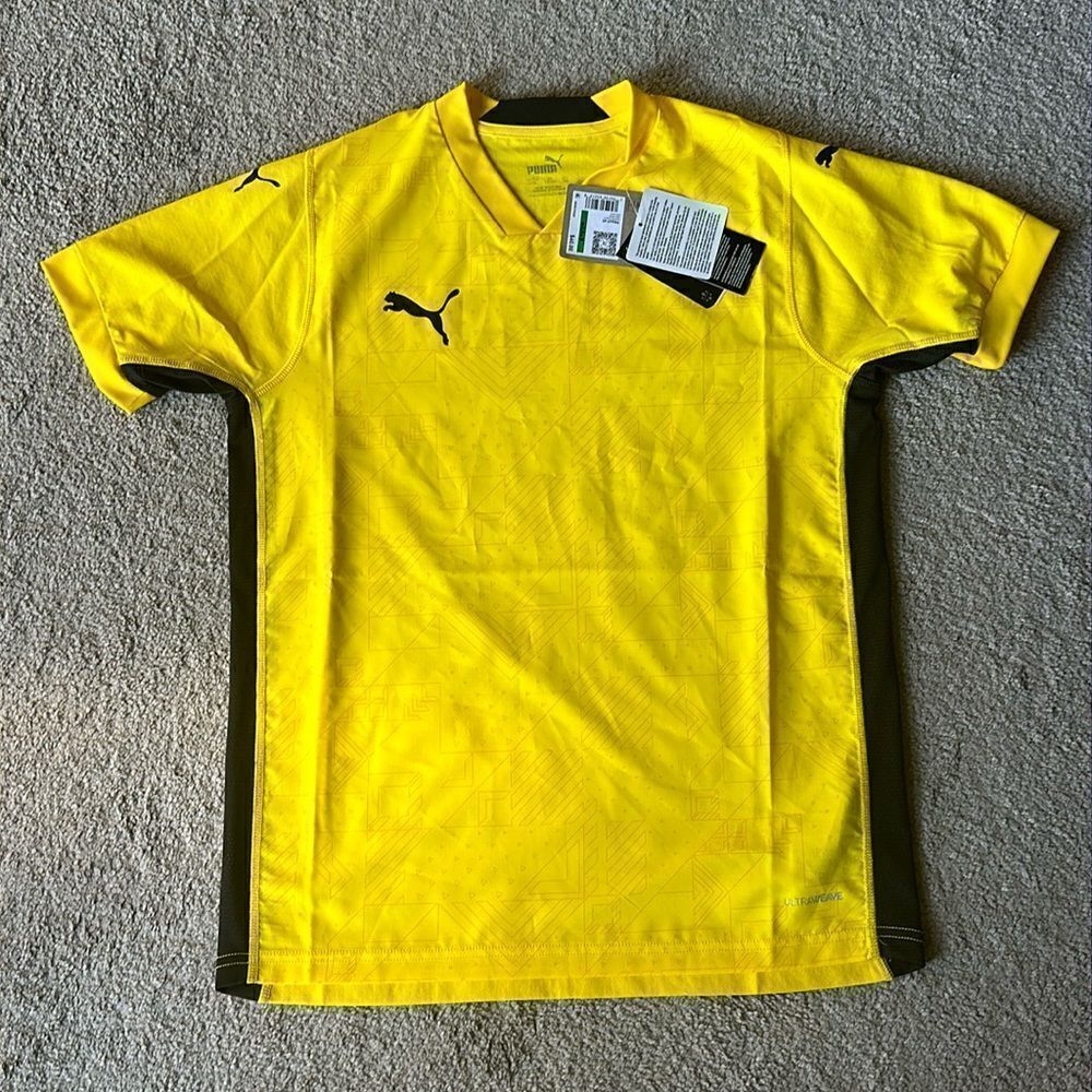 Puma TeamCup Unisex Jersey in Cyber Yellow!